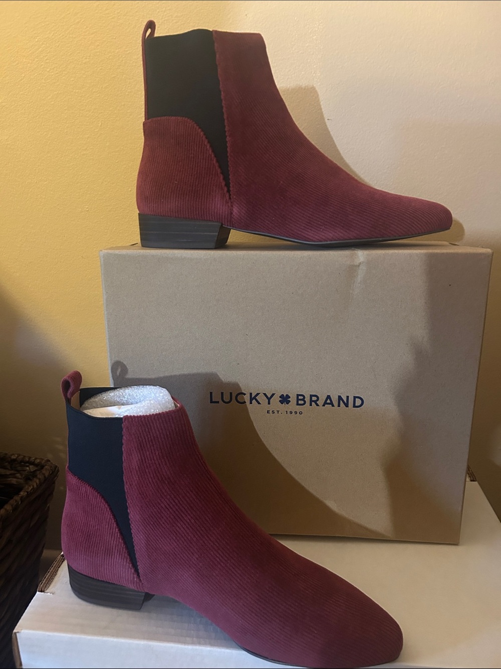 Lucky Brand Corduroy Gleldo Ankle Boots in Burgundy NeW 8.5